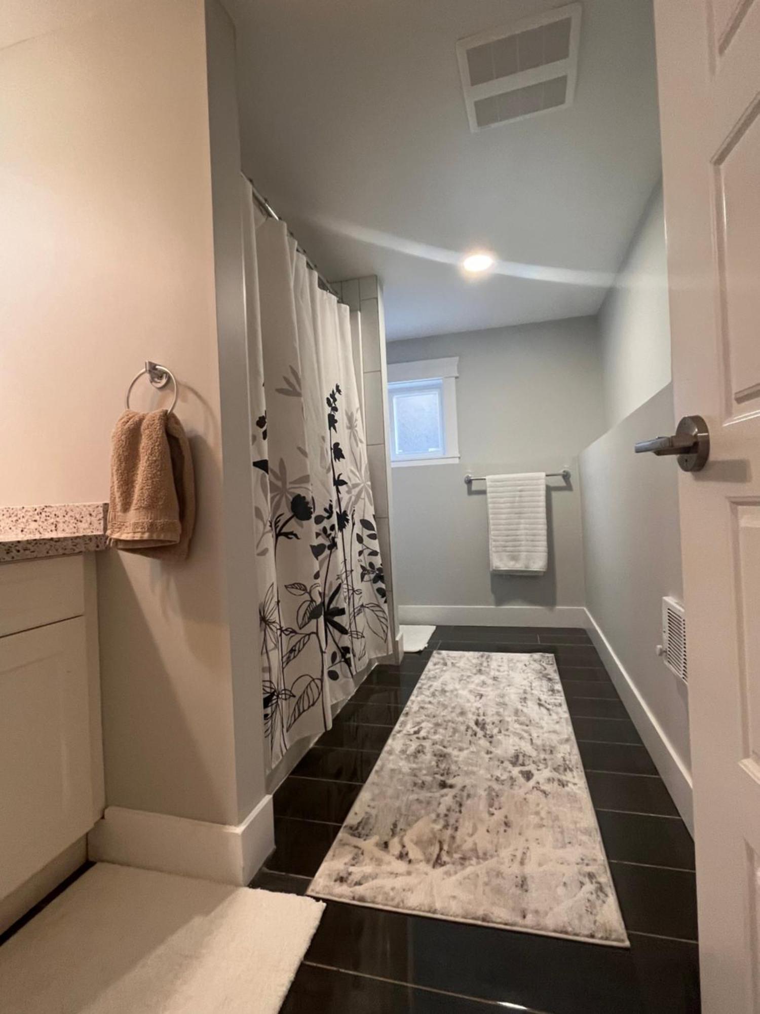 2 Bedroom Suite With Full Kitchen Revelstoke Exterior foto