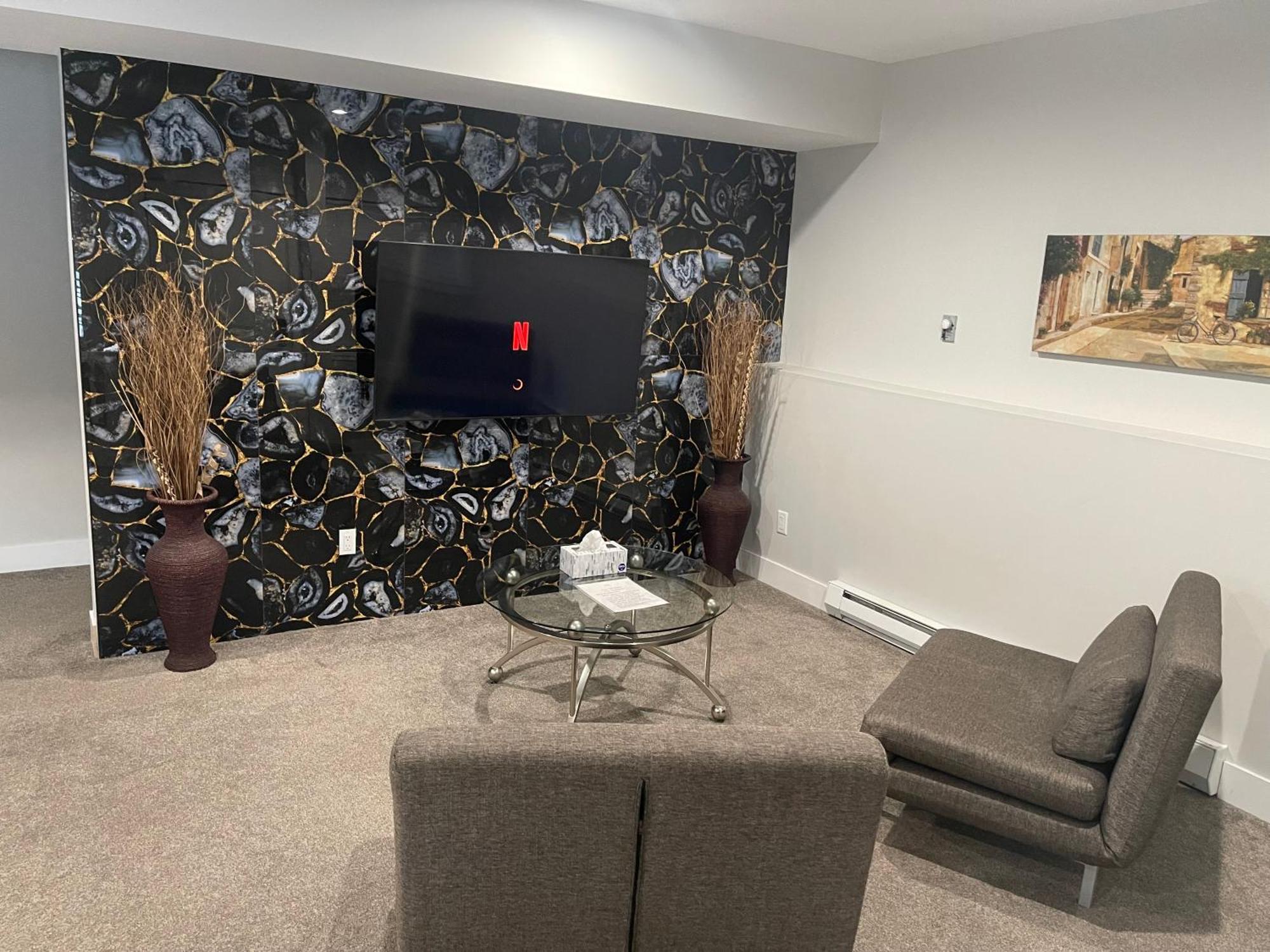 2 Bedroom Suite With Full Kitchen Revelstoke Exterior foto